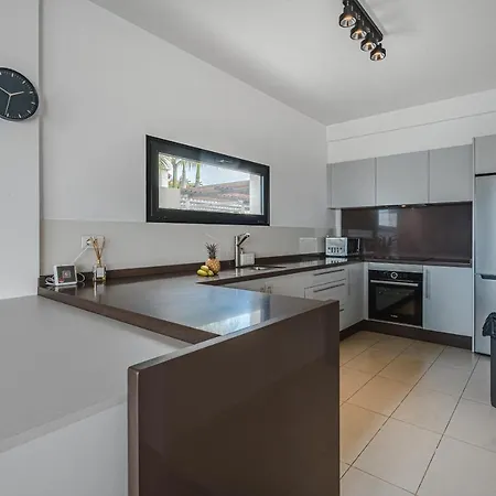 Rey Tenerife #17, Close To Siam Park