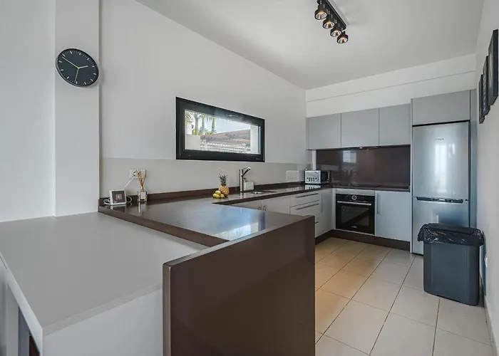 Rey Tenerife #17, Close To Siam Park