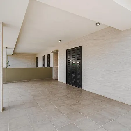 Rey Tenerife #17, Close To Siam Park *