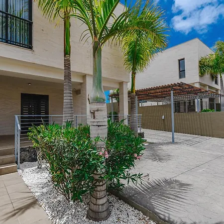 Rey Tenerife #17, Close To Siam Park